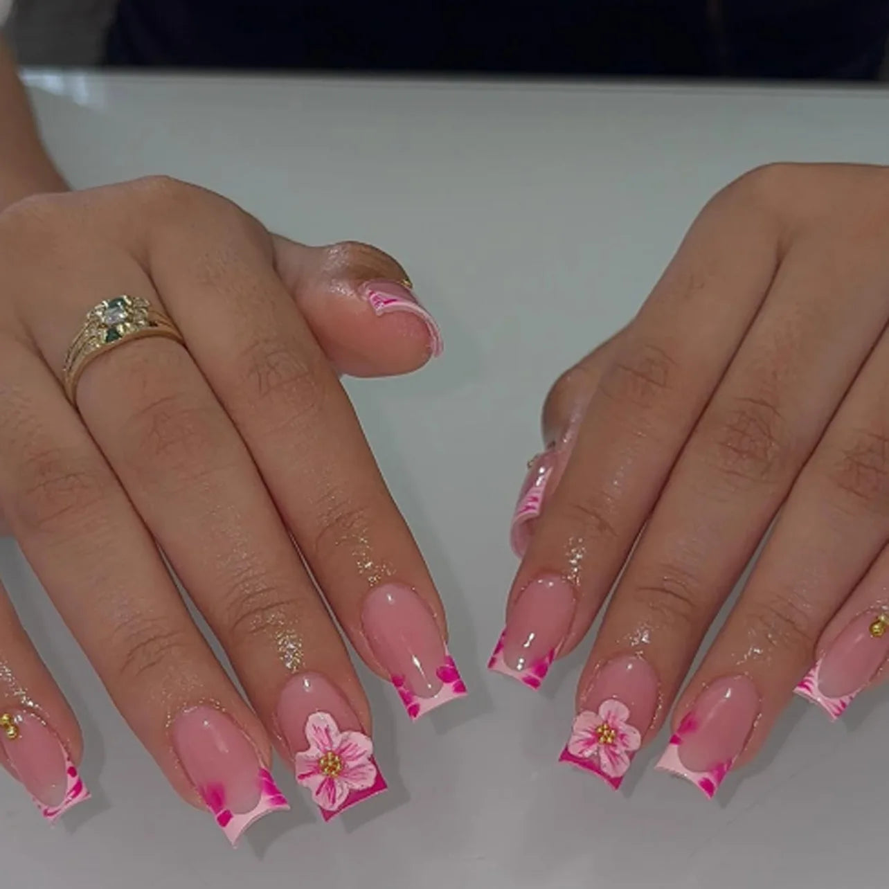 24pcs Blush Pink French Press On Nails Hand-painted White Flower Gold Ball Designs Fake Nail Short Square Korean False Nail Tips