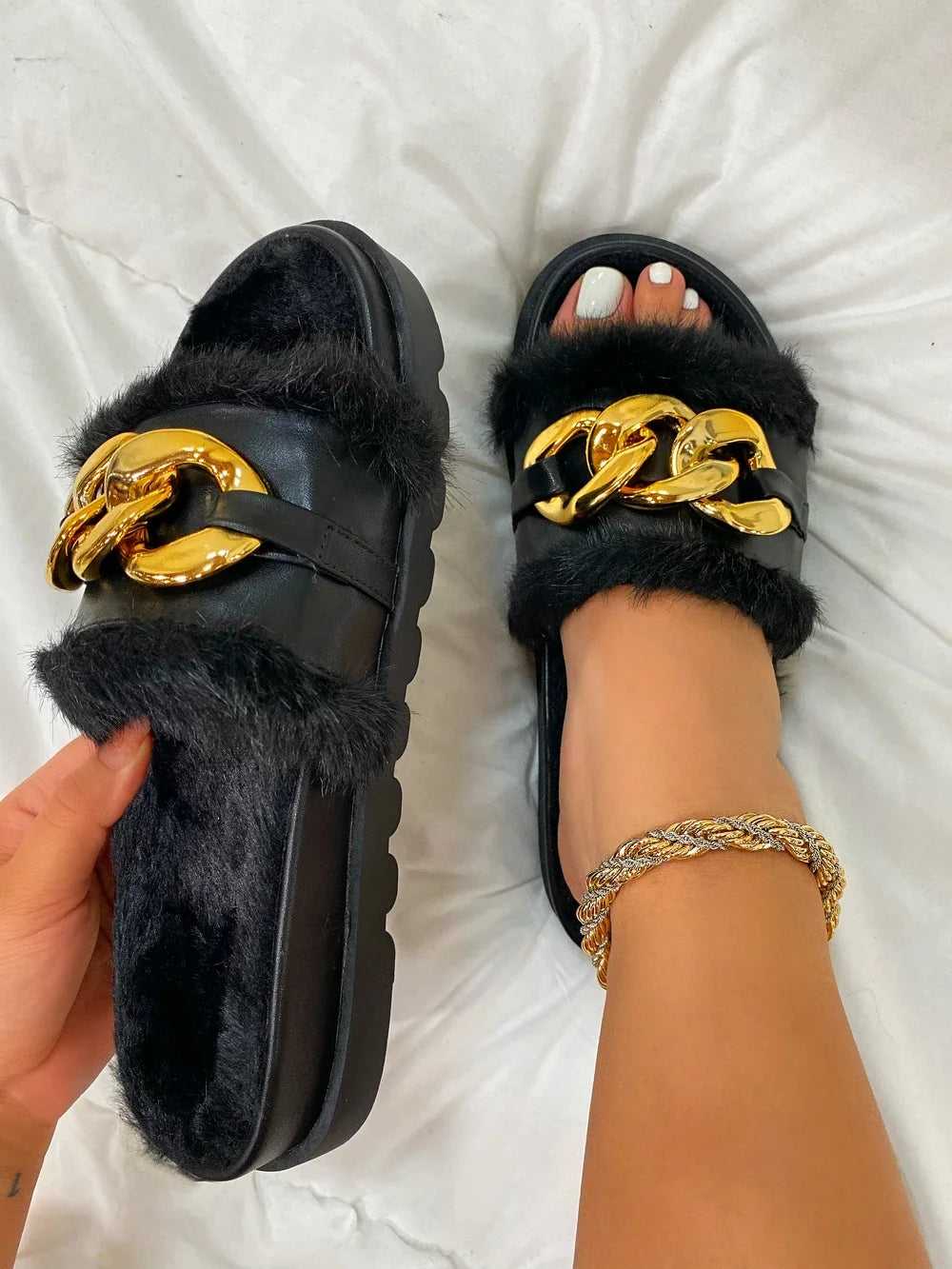 2023 Winter Plush Slippers Fashion Open Toe Solid Color Women's Sandals Metal Chain Outdoor Casual Women's Shoes  Fashion Shoes