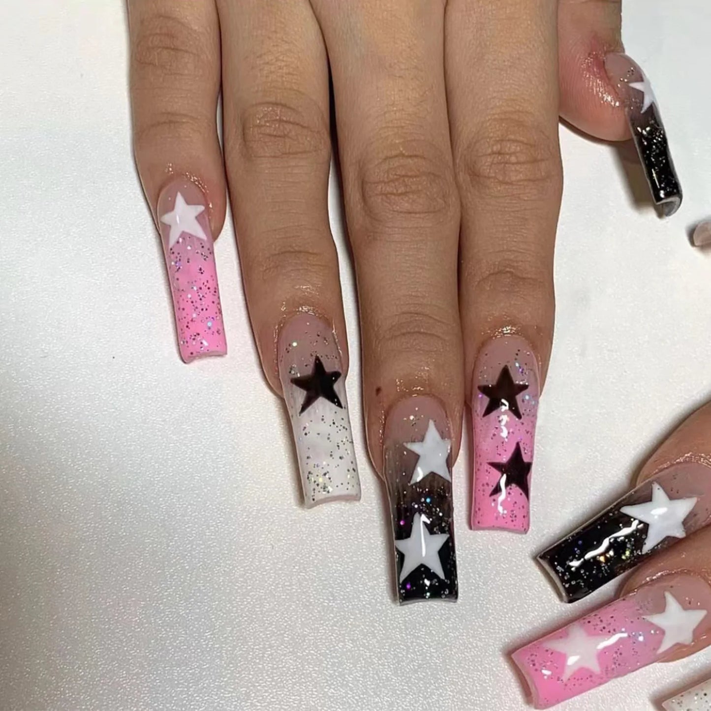 Short French Fake Nails Black Bow Design Press on Nail Tips with Glitter Love Heart Pattern Artificial Nail Tips for Girls 24pcs