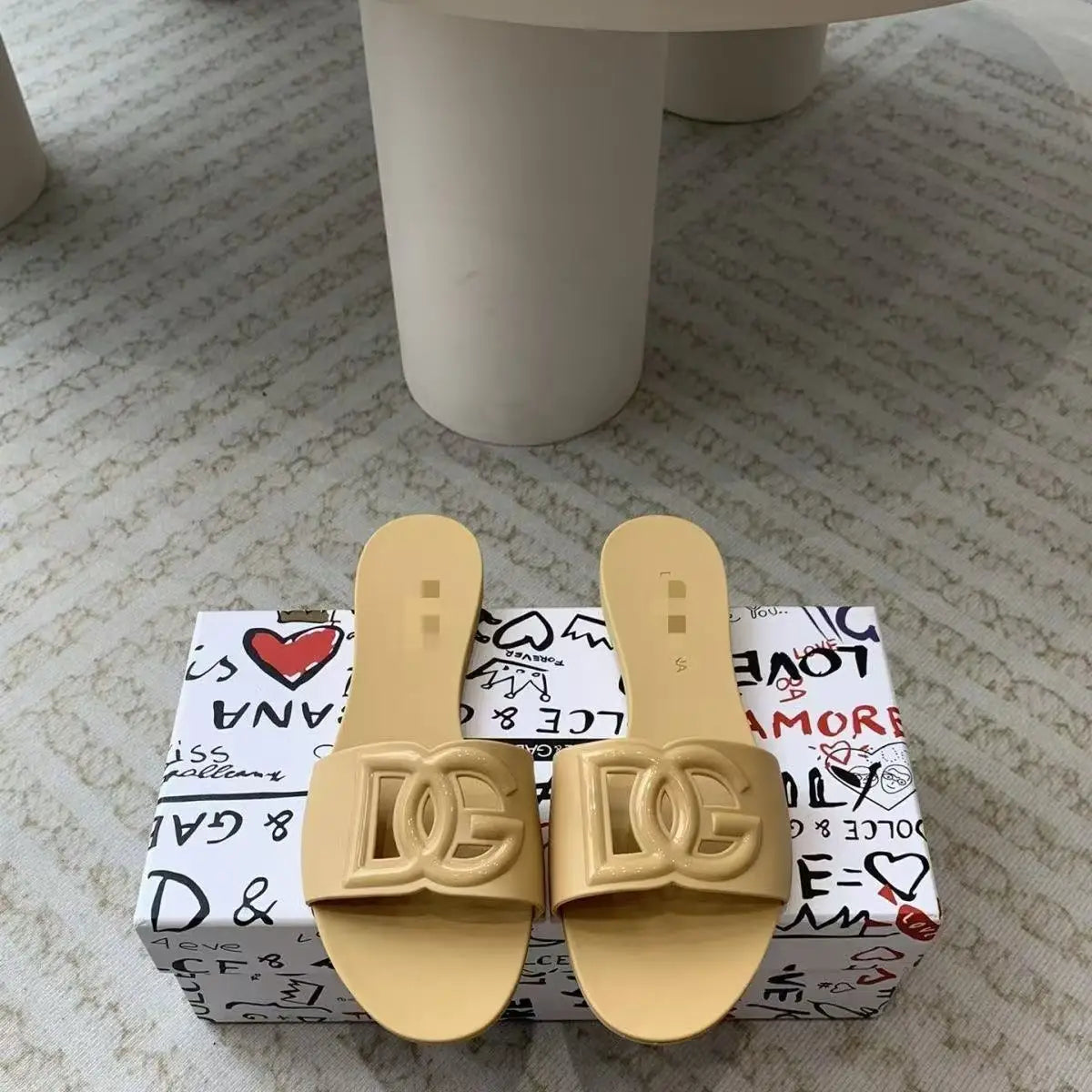 New Summer Ins Trendy Women's Slippers, Flat-soled Hollow Flip-flops, Fashionable and Versatile Casual Sandals