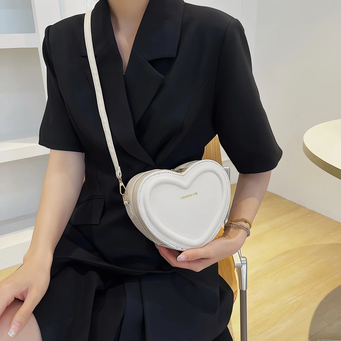 Hot Selling Heart Crossbody Bag Women's Solid Color PU Leather Versatile Sweet Shoulder Bag Fashion Handbag-tan