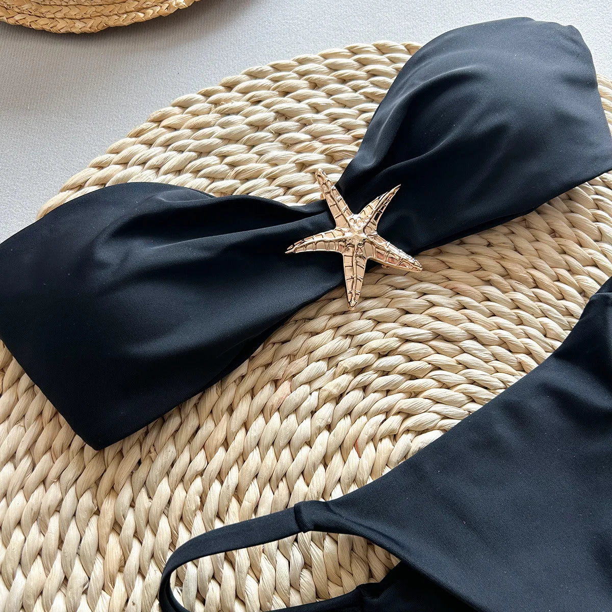 Sexy Women's Bikini Solid Color Strapless Split Swimsuit