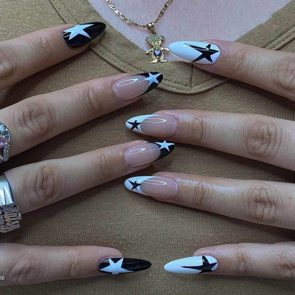 y2k Nails 24pcs Fake Nails Black Pink Color French Press Nail Tips with Five-pointed Star Pattern Artificial Nail Tips for Girls