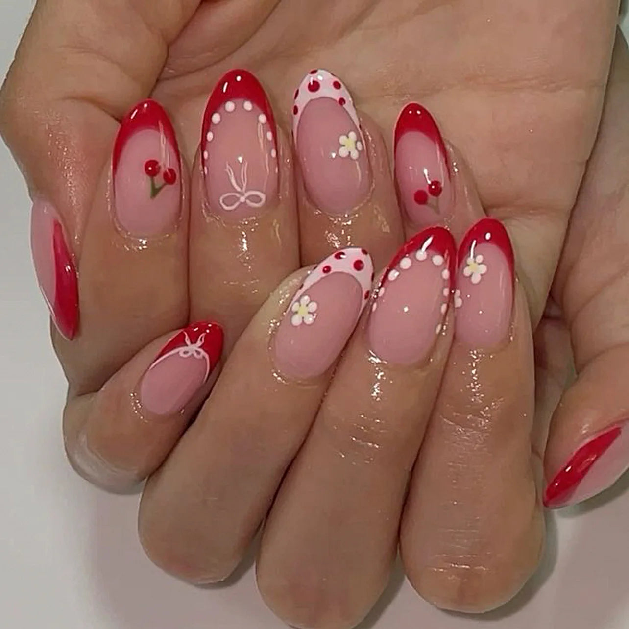 24pcs White Flower Fake Nail Tips Ins Yellow Pink Blush False Nails Wearable Full Cover European Almond Shaped Press on Nails