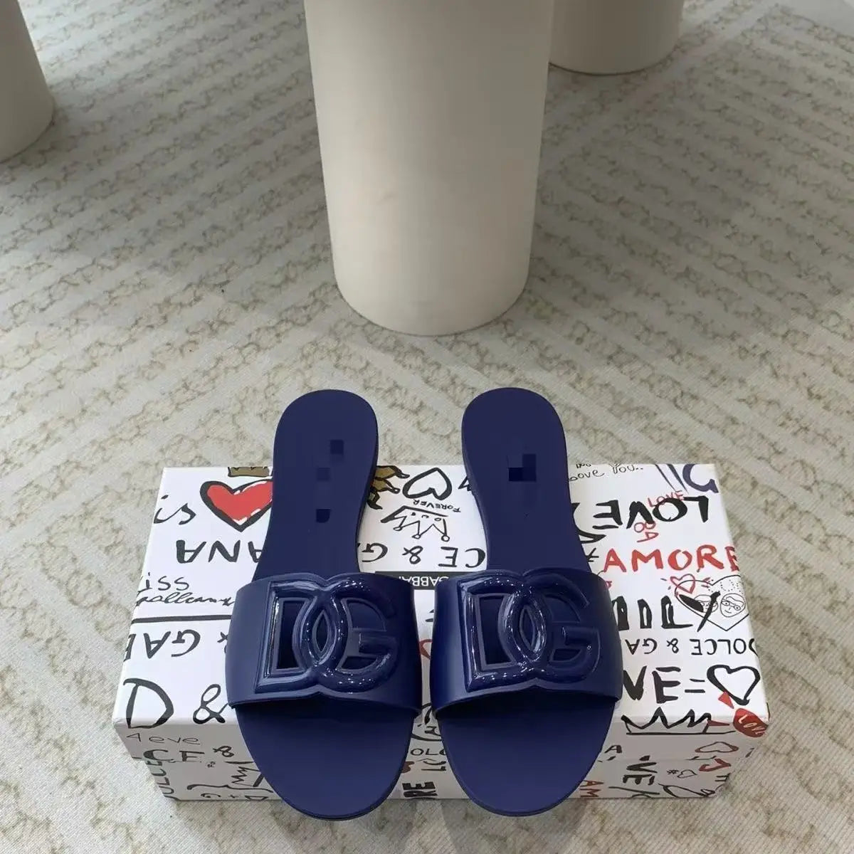New Summer Ins Trendy Women's Slippers, Flat-soled Hollow Flip-flops, Fashionable and Versatile Casual Sandals