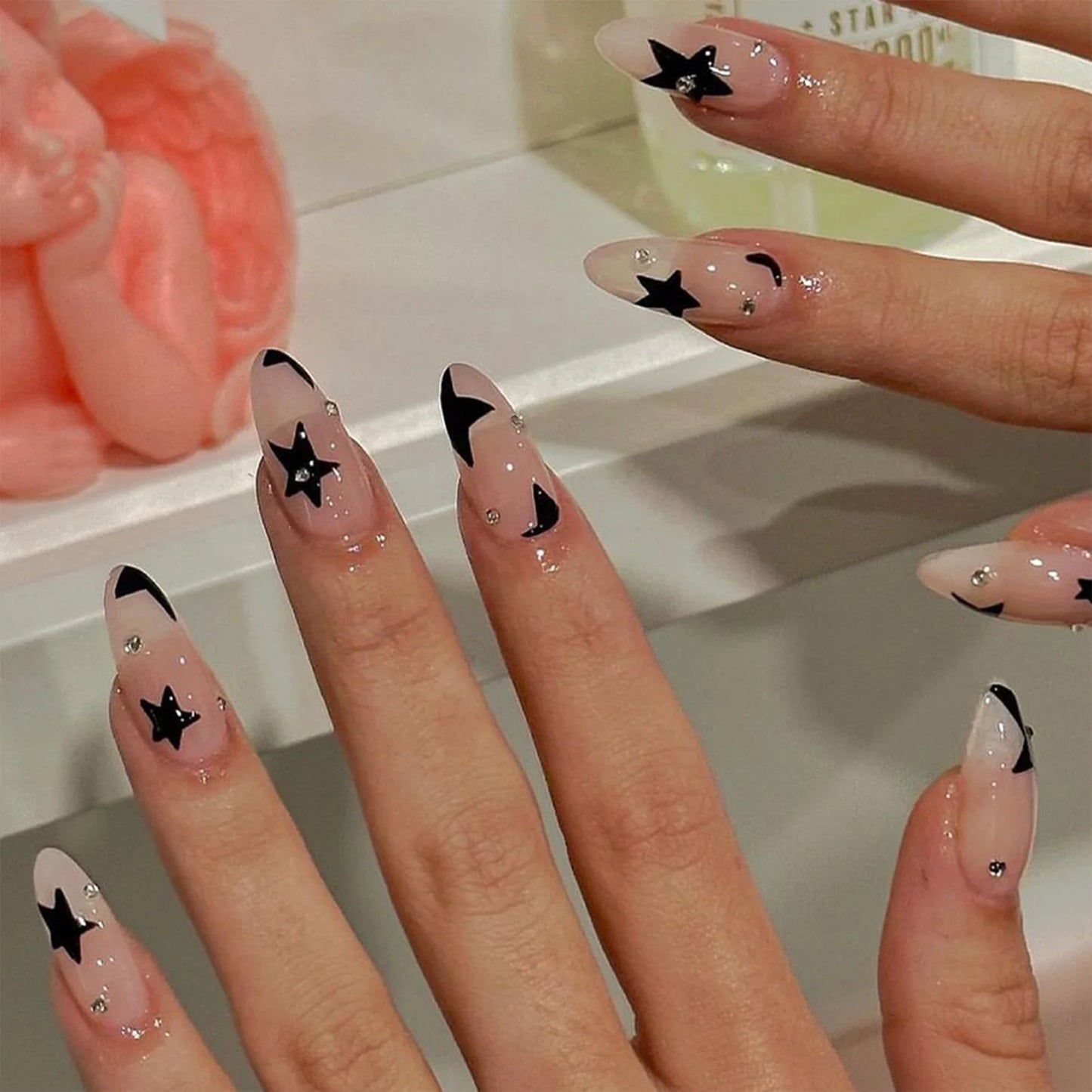 Short French Fake Nails Black Bow Design Press on Nail Tips with Glitter Love Heart Pattern Artificial Nail Tips for Girls 24pcs