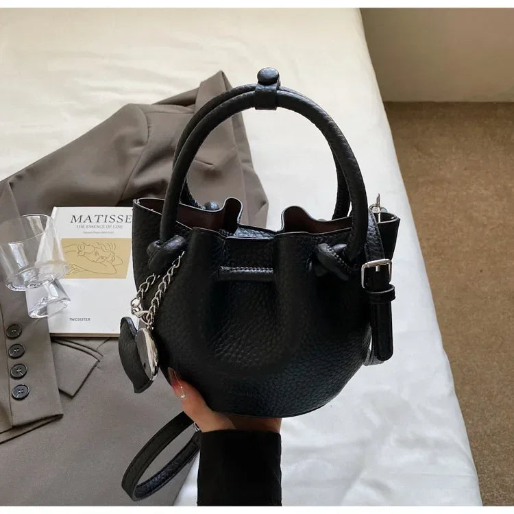 2025 Summer New Pleated Bucket Bag | Niche Fashion Hand-carried Messenger | High-end Simple Design for Beach & Vacation