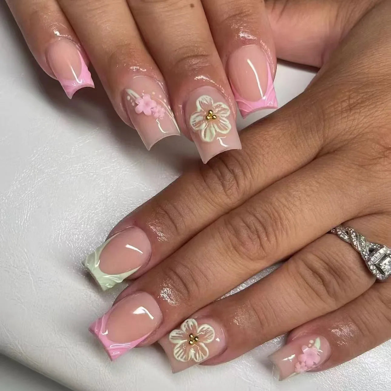 24pcs Blush Pink French Press On Nails Hand-painted White Flower Gold Ball Designs Fake Nail Short Square Korean False Nail Tips