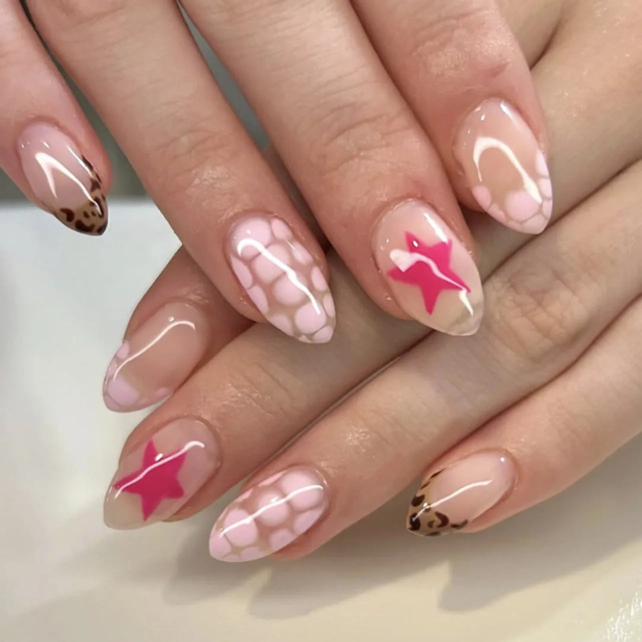 24pcs Pink Crocodile Print Press on Nails Fashion Star Leopard Print French False Nails Wearable Reusable Spice Girl Fake Nails